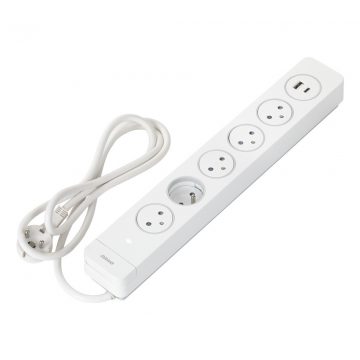   Prenapetostna zaščita, 5 vtičnic 2P+Z EasyEject, 1,5 m kabel (3x1,5 mm2), z osvetljenim stikalom in 2 hitrima USB A + C polnilnikoma